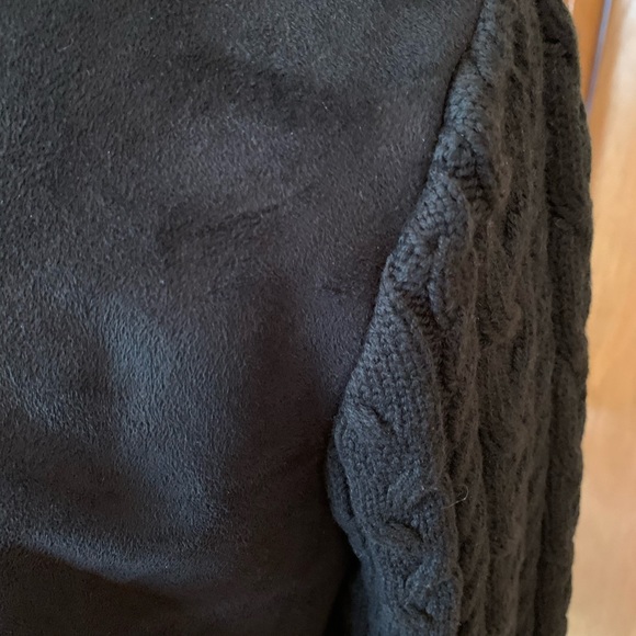 Gorgeous faux fur, cable knit sweater/jacket! - Picture 7 of 12